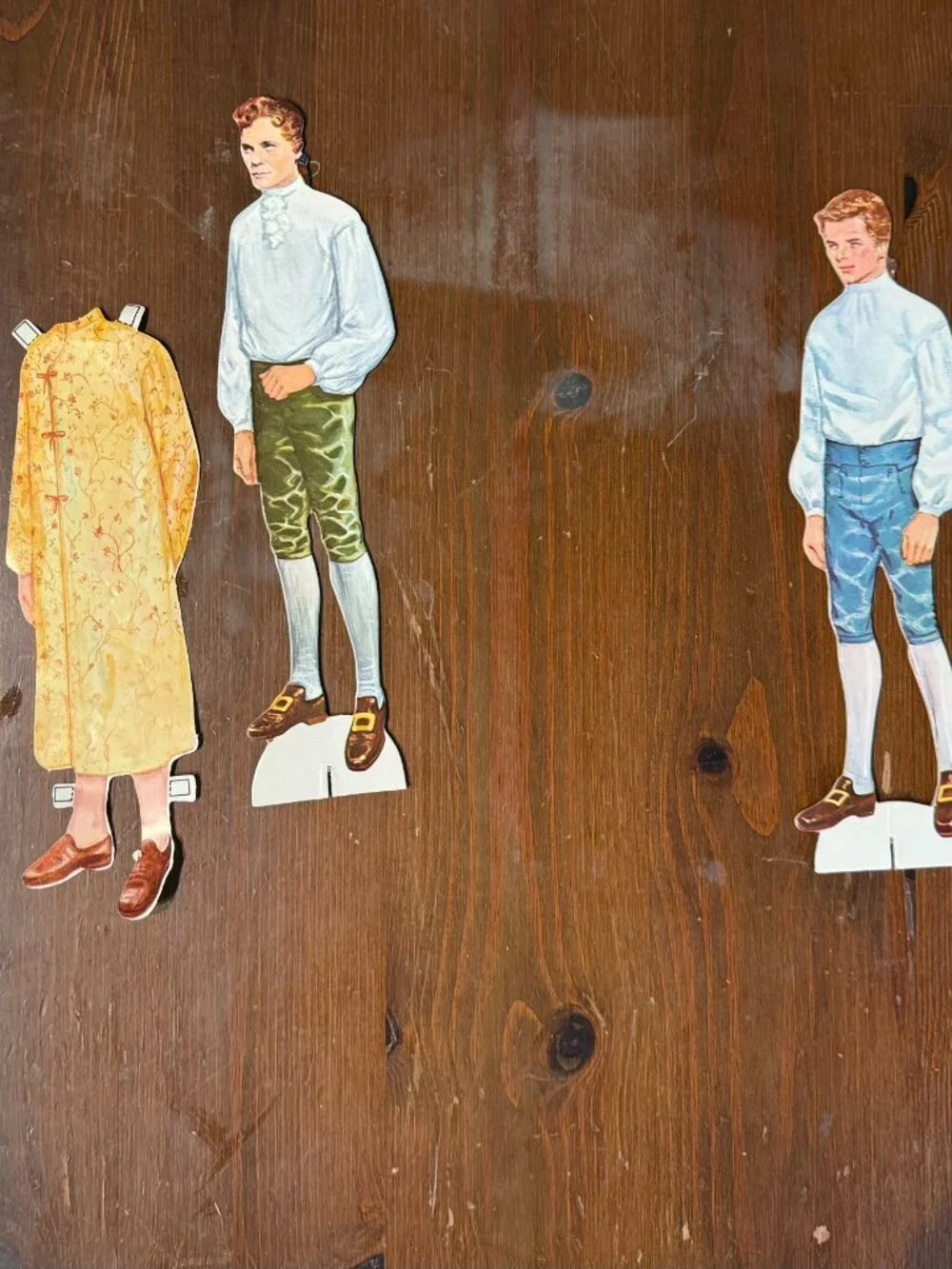 Paper Dolls!! Vintage Colonial Williamsburg set with 8 characters/40 clothing pc